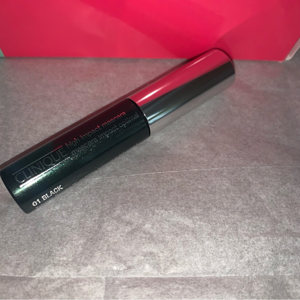 Clinique makeup bundle - full size lipstick, two black mascara’s, black eyeliner - Picture 6 of 8